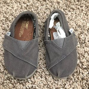 Infant Toms size 4